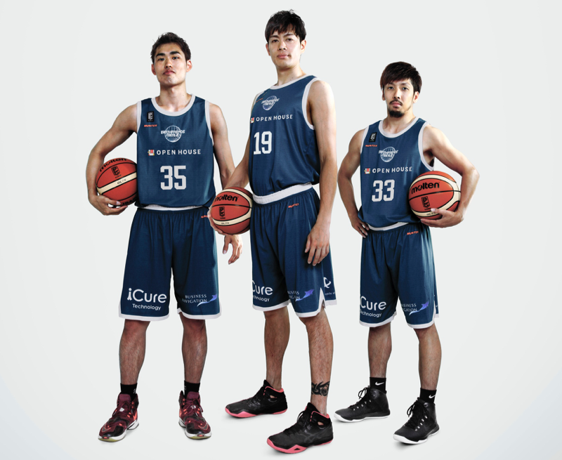 2017-18_uniform_wear.png