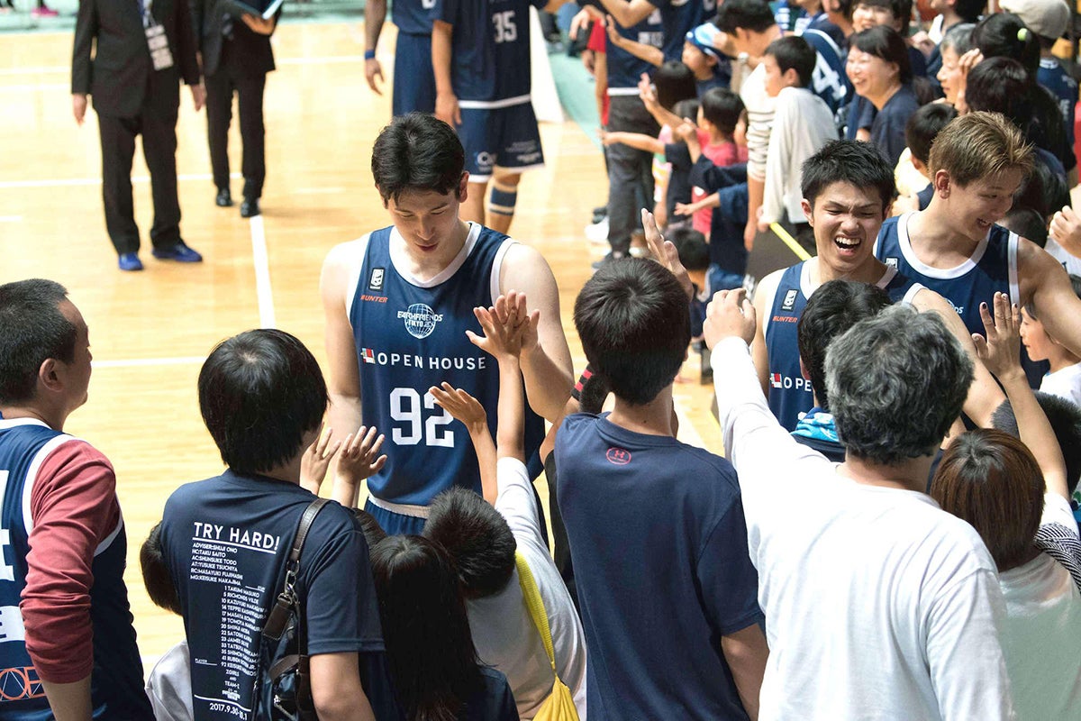 'highfive1718.jpg'